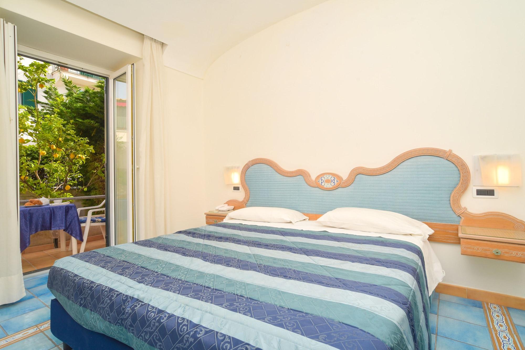 Albergo Italia - Beach Hotel カザミッチョラ・テルメ エクステリア 写真