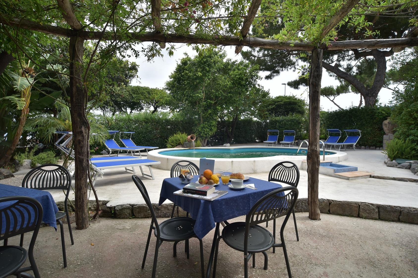 Albergo Italia - Beach Hotel カザミッチョラ・テルメ エクステリア 写真