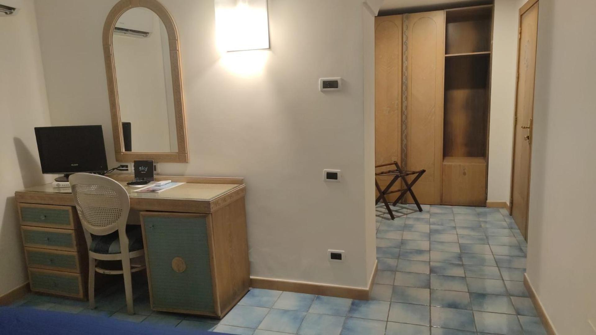 Albergo Italia - Beach Hotel カザミッチョラ・テルメ エクステリア 写真