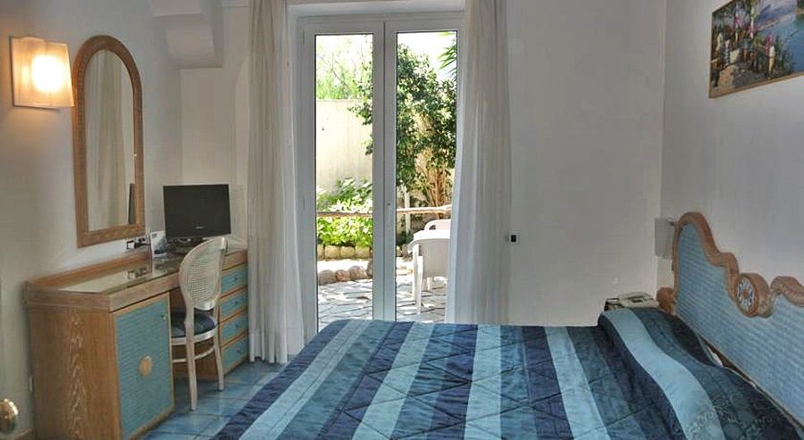 Albergo Italia - Beach Hotel カザミッチョラ・テルメ エクステリア 写真