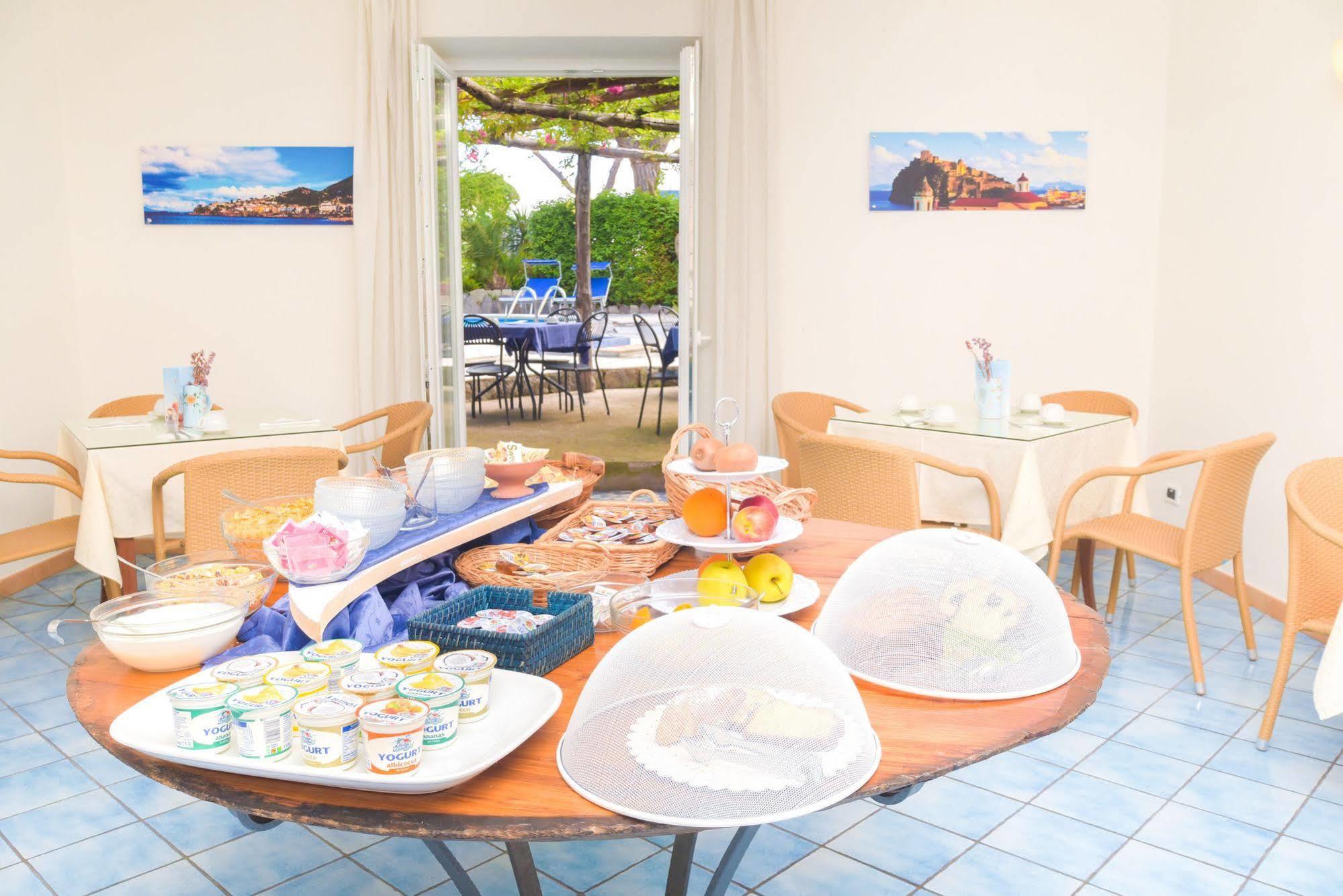 Albergo Italia - Beach Hotel カザミッチョラ・テルメ エクステリア 写真